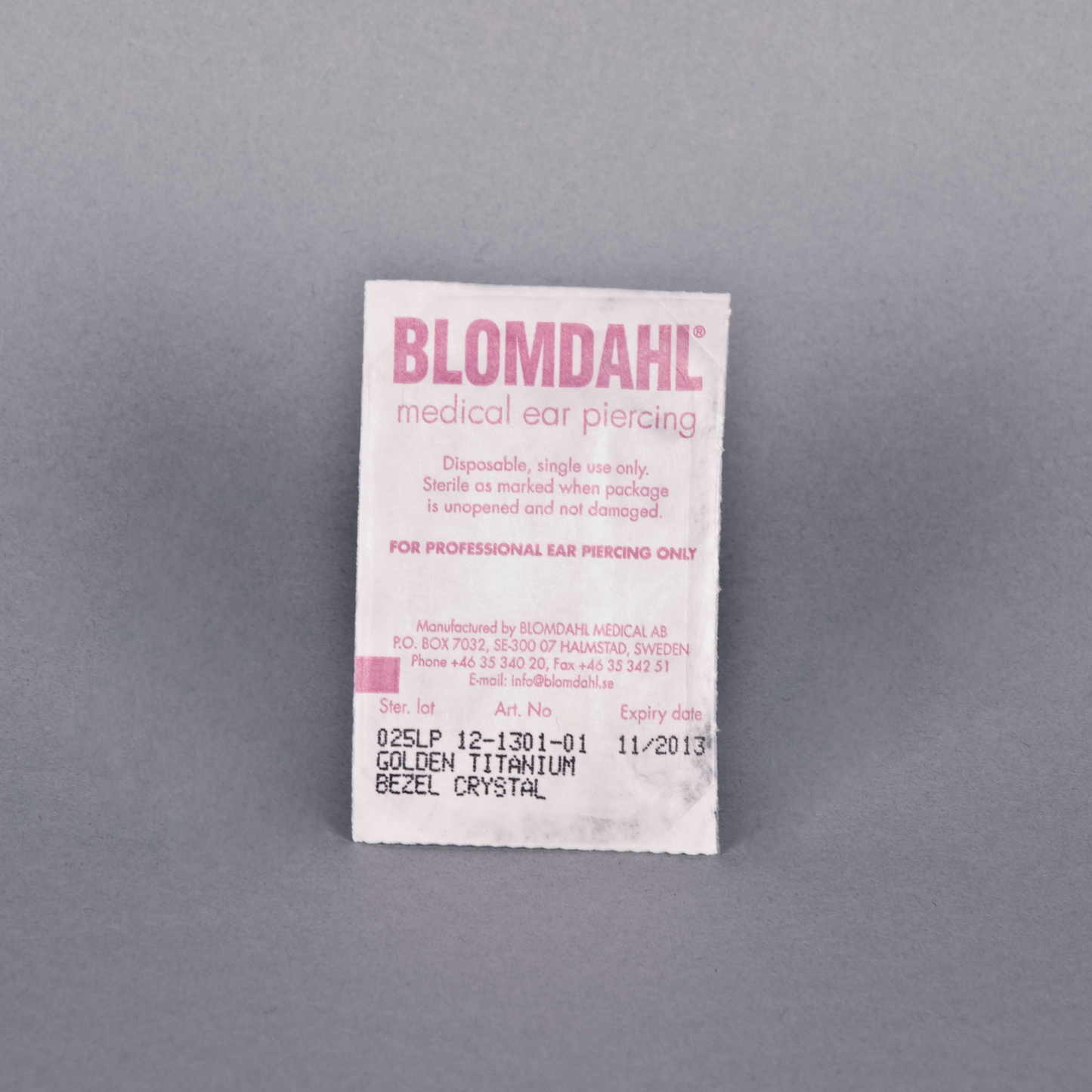 Blomdahl Earring Cassettes for use with Blomdahl Piercing Gun only, Golden Titanium Crystal, Box of 10